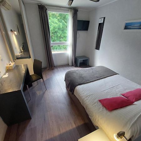 Logis Hotels - Le Pont Bernet - Hotel 2 Etoiles Et Restaurant Le Pian-Médoc المظهر الخارجي الصورة