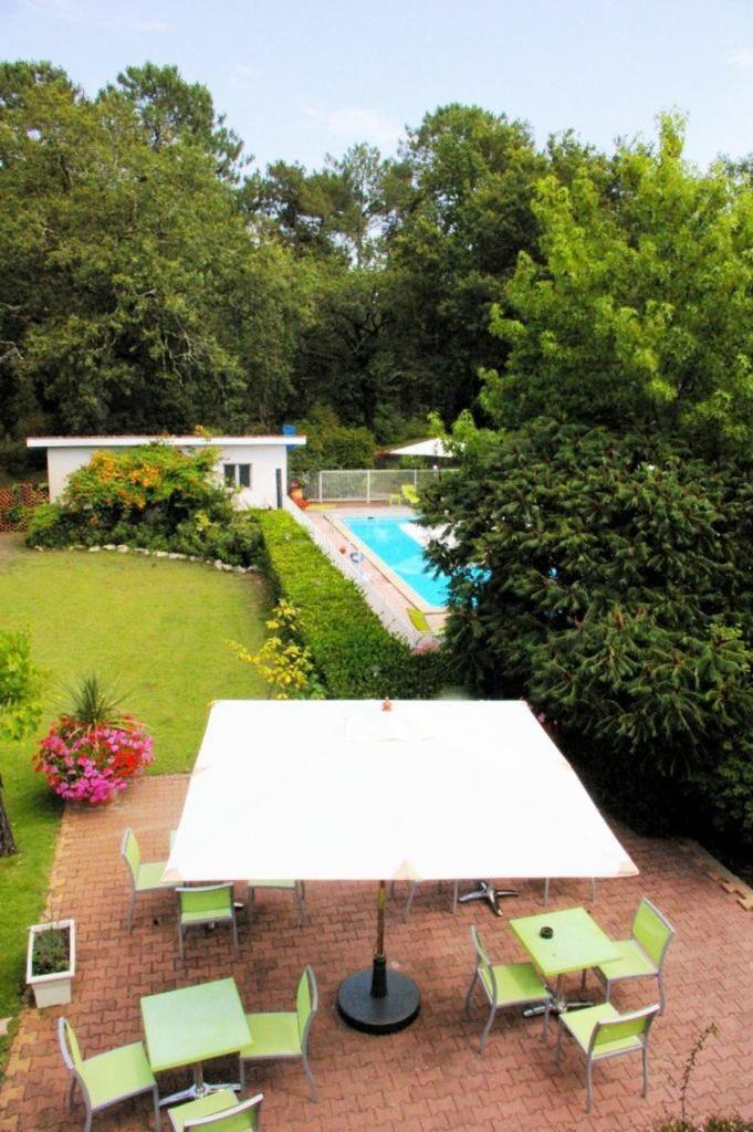 Logis Hotels - Le Pont Bernet - Hotel 2 Etoiles Et Restaurant Le Pian-Médoc المظهر الخارجي الصورة