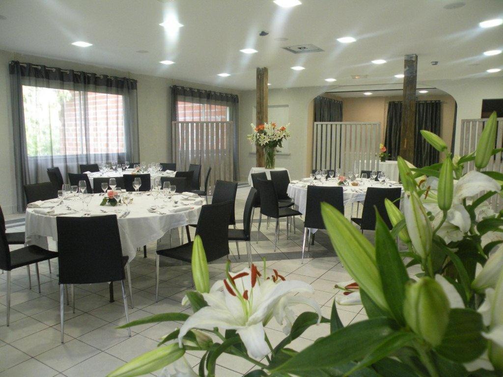 Logis Hotels - Le Pont Bernet - Hotel 2 Etoiles Et Restaurant Le Pian-Médoc المظهر الخارجي الصورة
