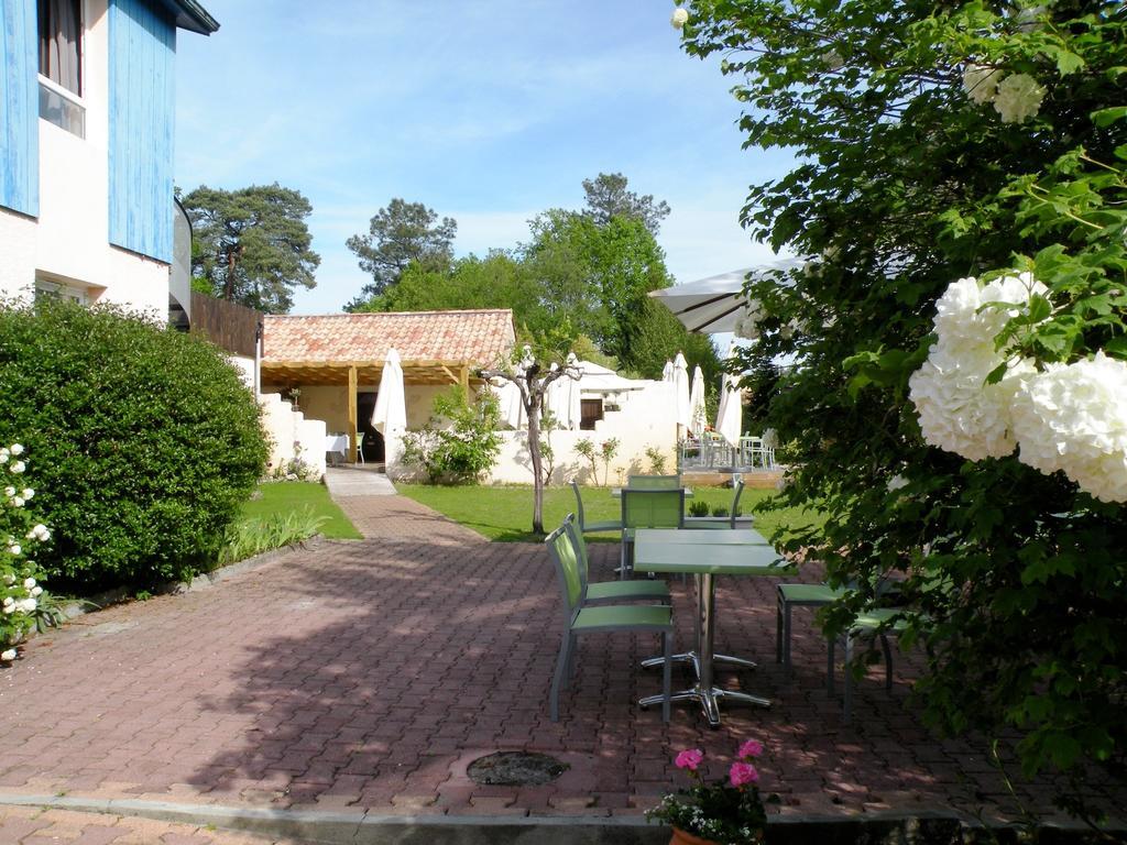 Logis Hotels - Le Pont Bernet - Hotel 2 Etoiles Et Restaurant Le Pian-Médoc المظهر الخارجي الصورة