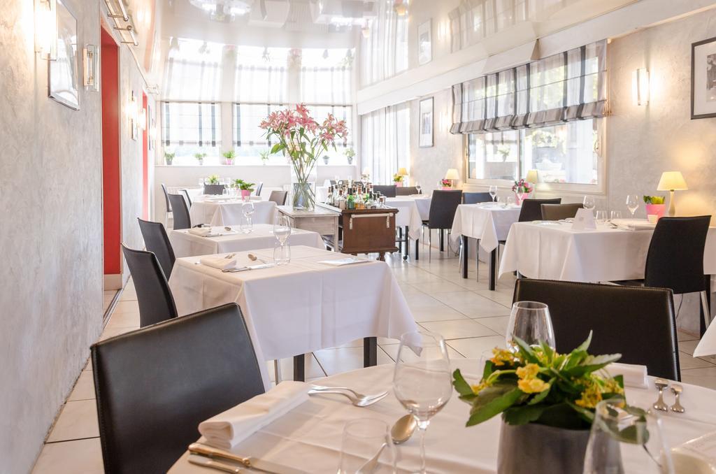 Logis Hotels - Le Pont Bernet - Hotel 2 Etoiles Et Restaurant Le Pian-Médoc المظهر الخارجي الصورة