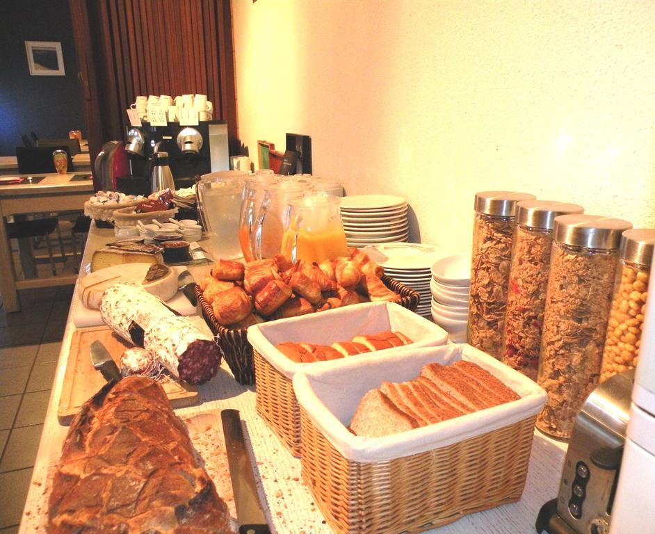 Logis Hotels - Le Pont Bernet - Hotel 2 Etoiles Et Restaurant Le Pian-Médoc المظهر الخارجي الصورة